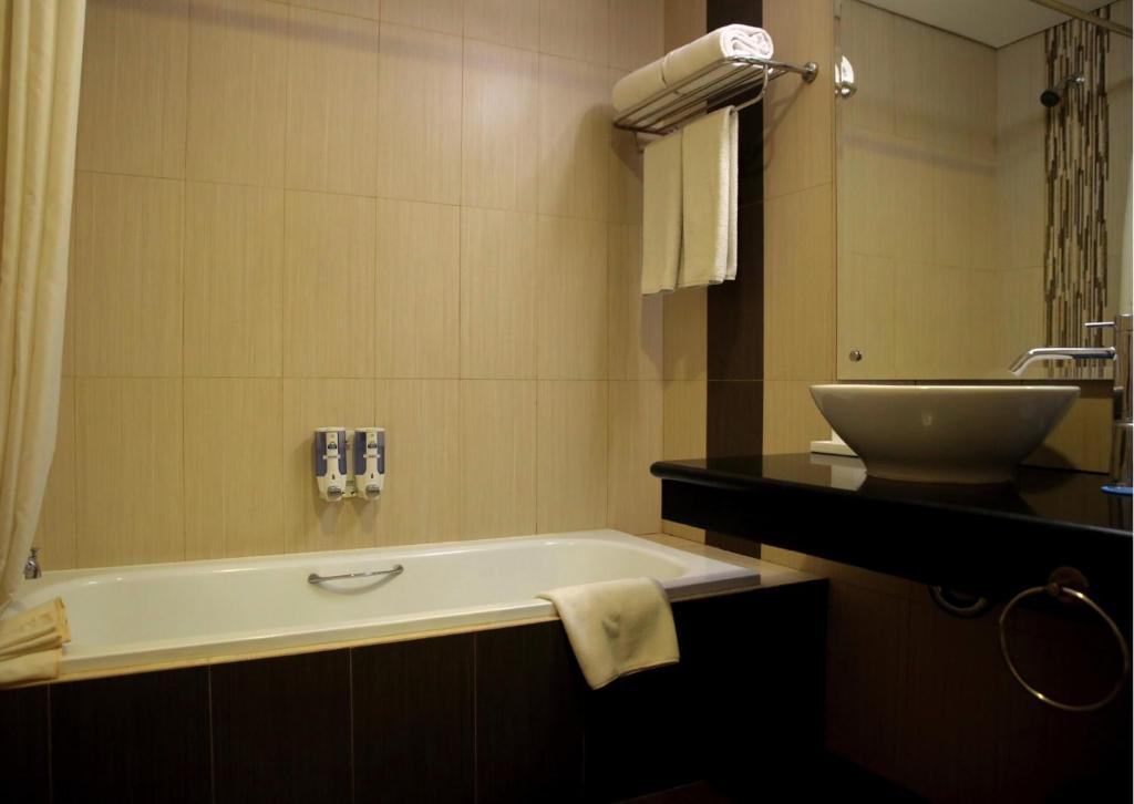 Days Hotel & Suites By Wyndham Jakarta Airport Tangerang Exterior photo