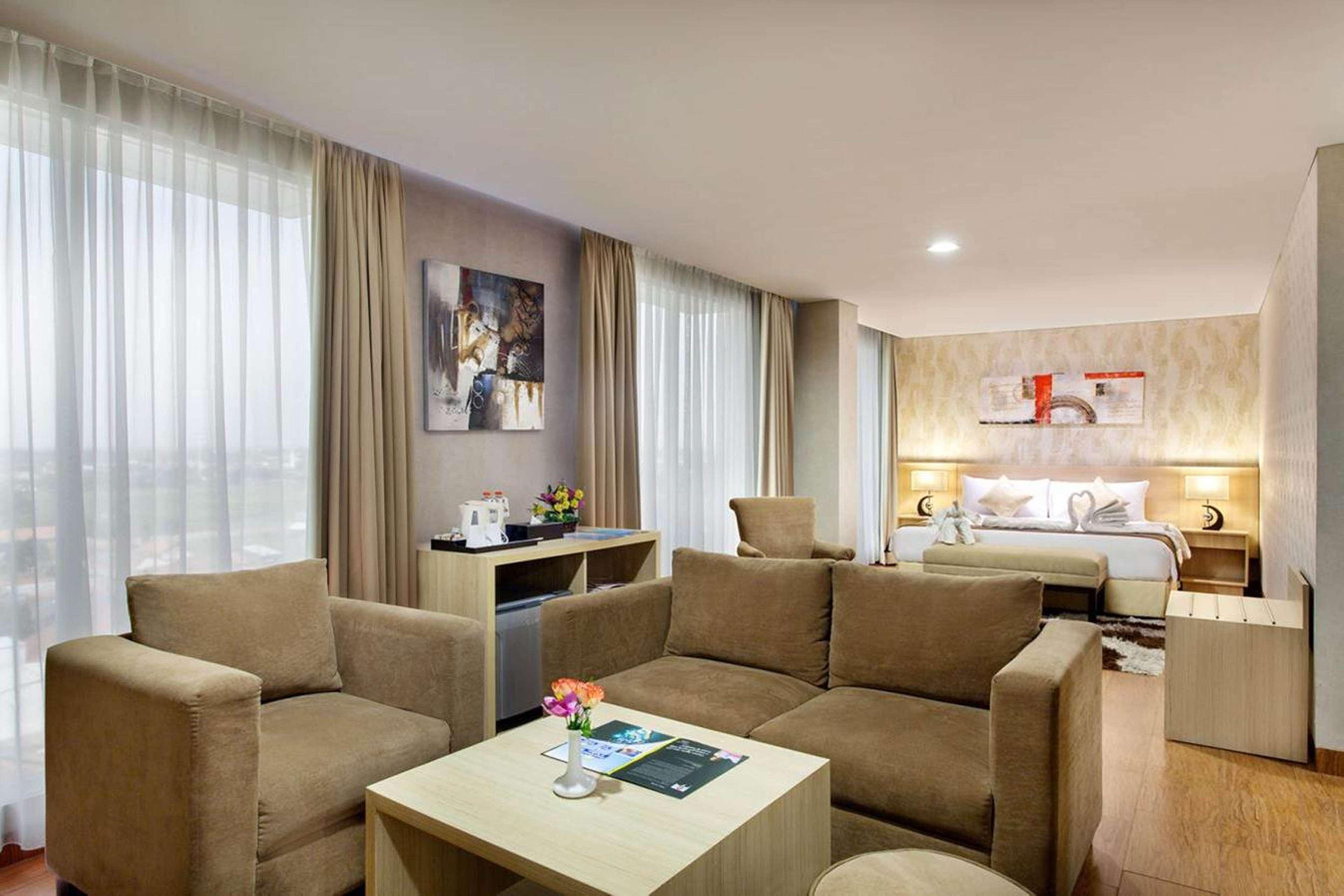 Days Hotel & Suites By Wyndham Jakarta Airport Tangerang Exterior photo