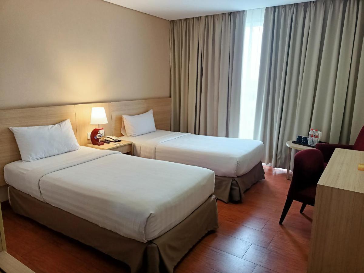 Days Hotel & Suites By Wyndham Jakarta Airport Tangerang Exterior photo