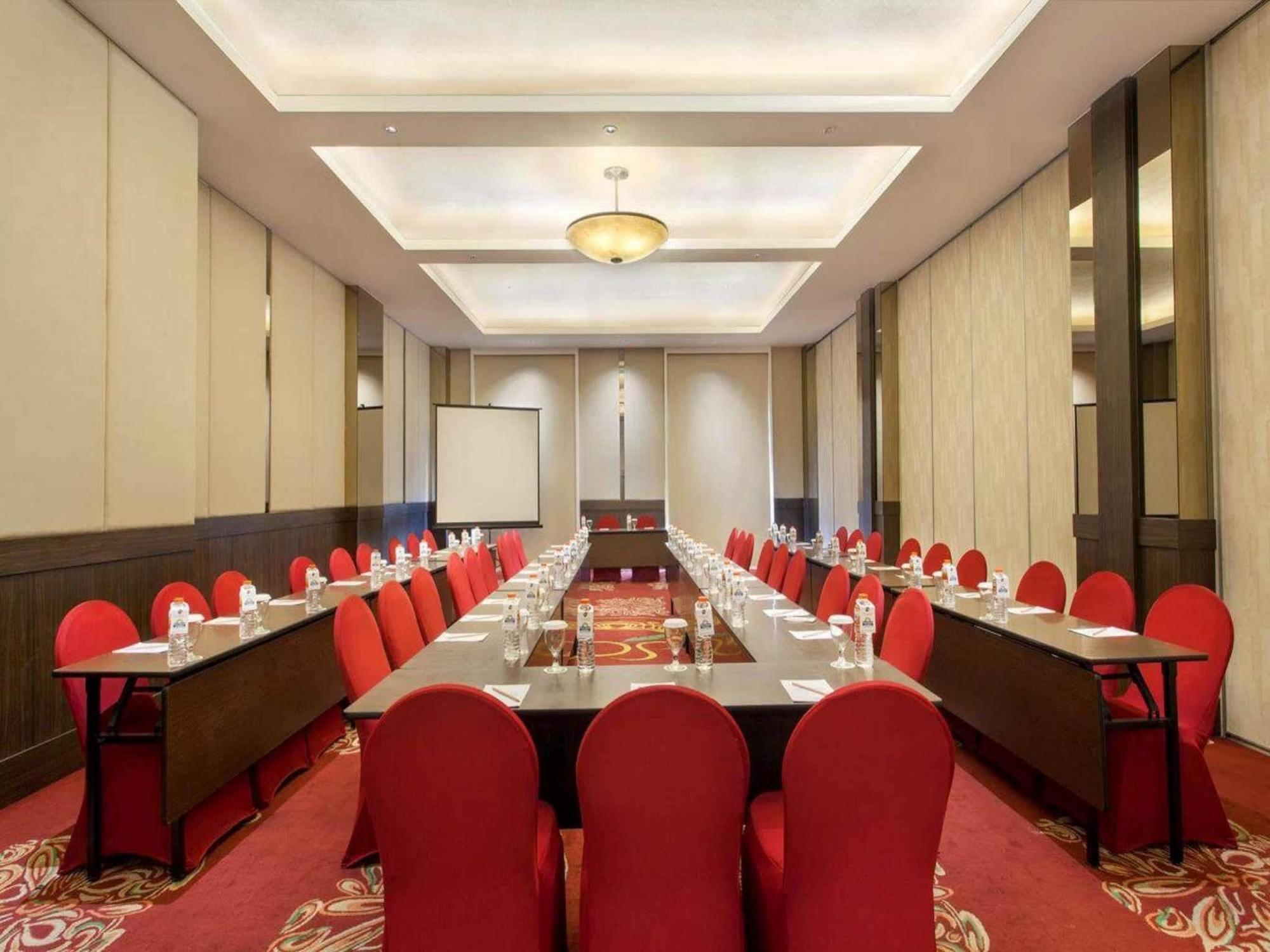 Days Hotel & Suites By Wyndham Jakarta Airport Tangerang Exterior photo