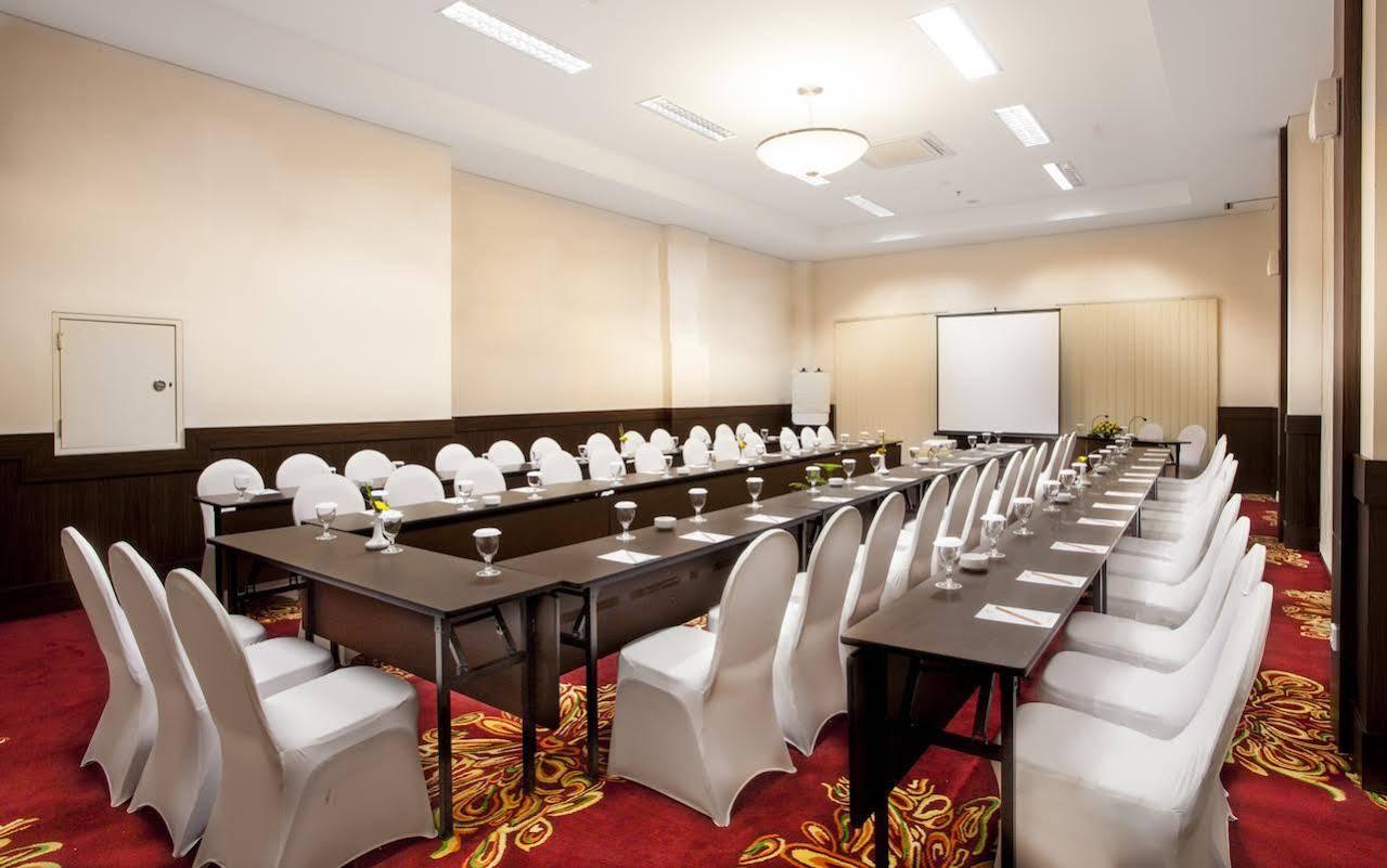 Days Hotel & Suites By Wyndham Jakarta Airport Tangerang Exterior photo